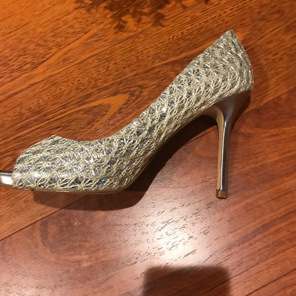 Mirror-Like Metallic Open Toe Pump - Picture 3 of 9